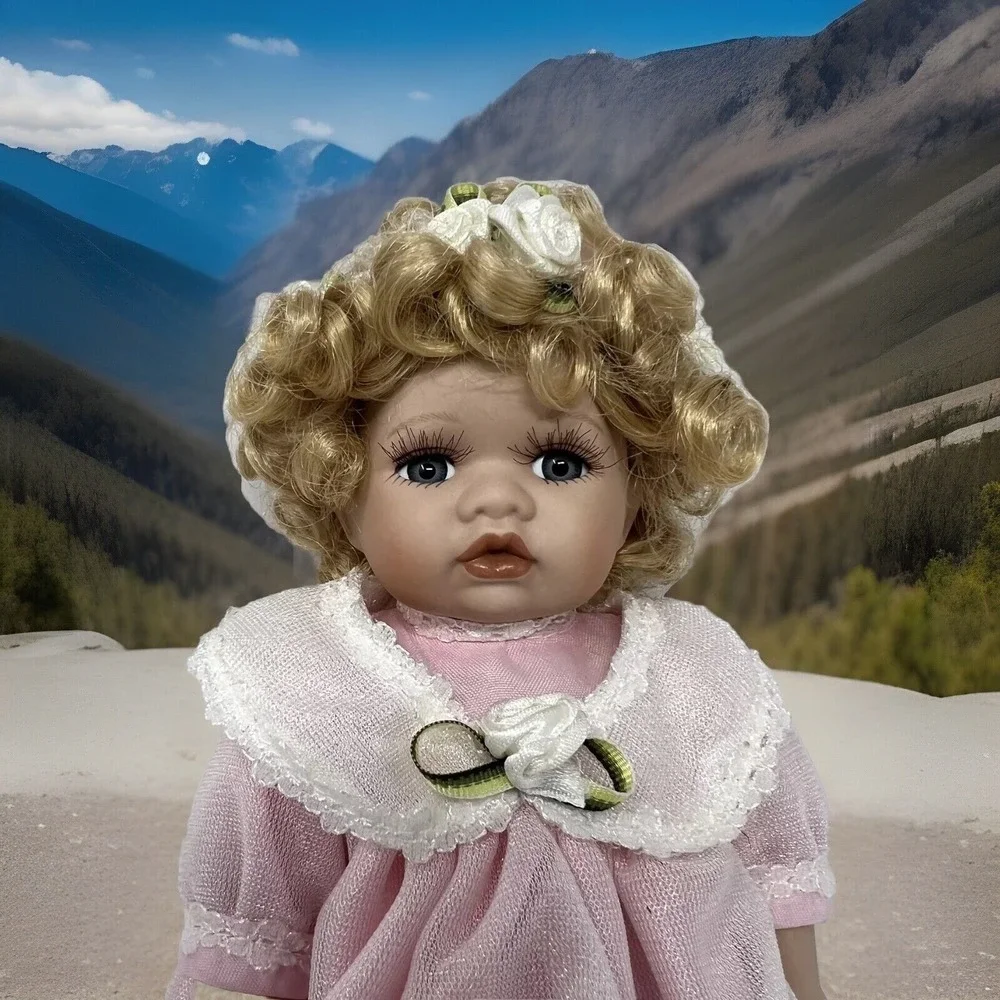 Avon Fairy Tale Collection Rapunzel Porcelain Doll 1986 Blonde Hair Collectible